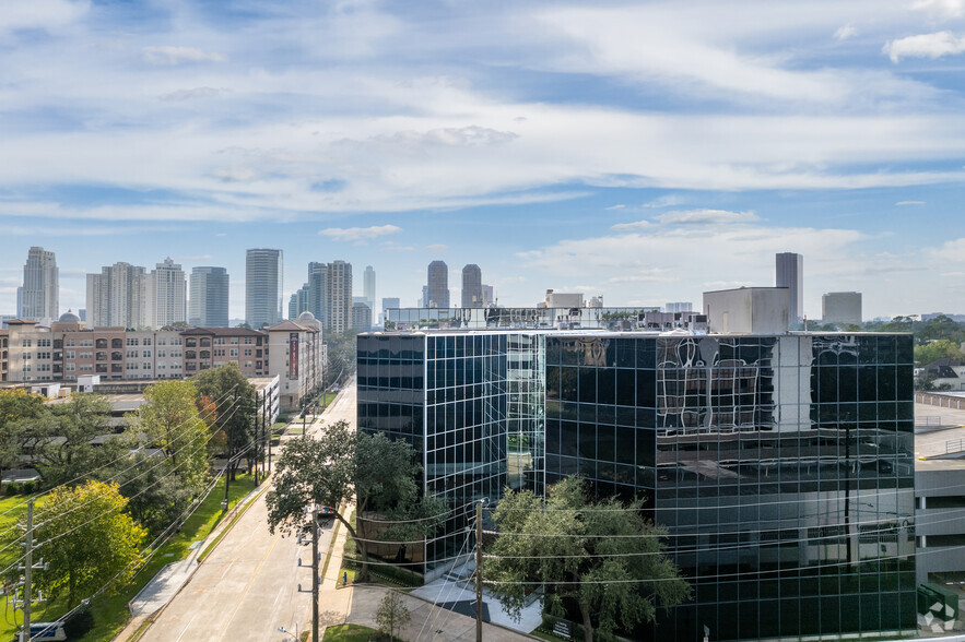 5005 Riverway Dr, Houston, TX à louer - Photo de l’immeuble – Image 3 sur 20