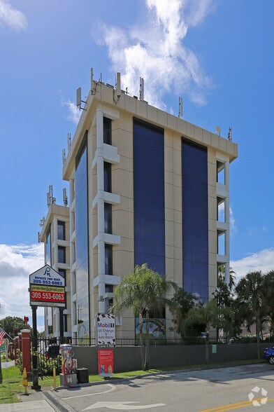 11890 SW 8th St, Miami, FL à louer - Photo de l’immeuble – Image 3 sur 23