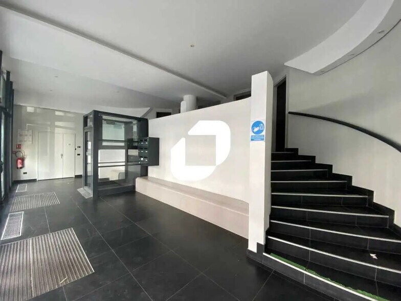 41/43 Avenue Du Centre, Montigny-le-Bretonneux à louer - Hall d’entrée – Image 2 sur 7