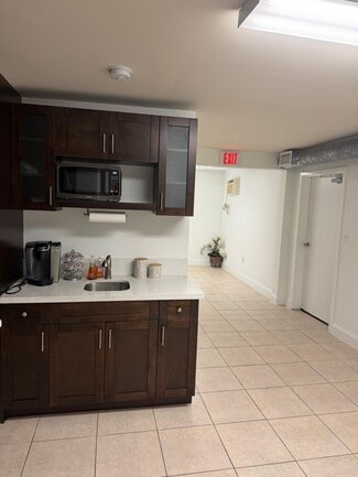 Plus de détails pour 4616 NW 133rd St, Opa Locka, FL - Industriel/Logistique à louer