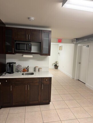 Plus de détails pour 4616 NW 133rd St, Opa Locka, FL - Industriel/Logistique à louer