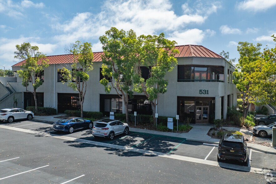 531 Encinitas Blvd, Encinitas, CA à louer - Photo de l’immeuble – Image 2 sur 10