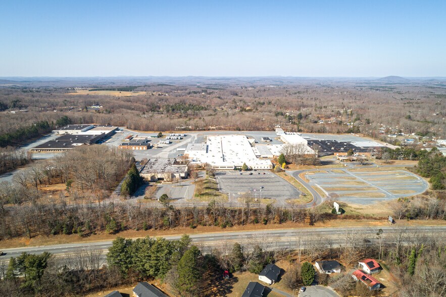 405 LeWallen Rd, Asheboro, NC à louer - Photo de l’immeuble – Image 2 sur 9