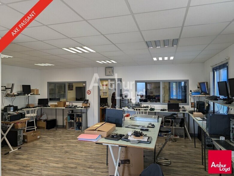 Local d'activités dans La Mézière à vendre - Photo intérieure – Image 3 sur 6
