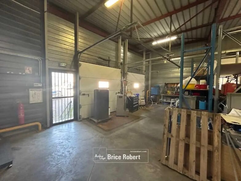 Local d’activités dans Messimy à louer - Photo intérieure – Image 2 sur 6