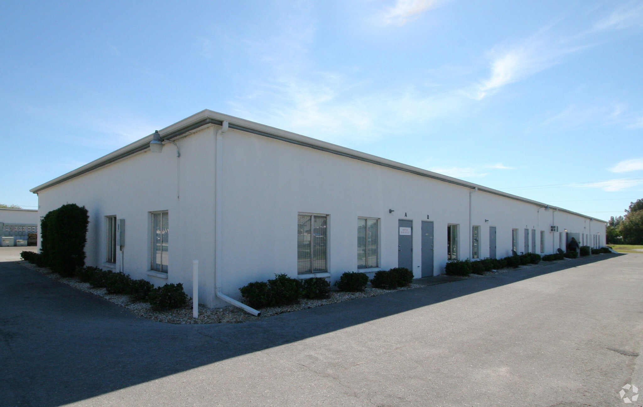1390 Commerce Blvd, Sarasota, FL à louer Photo principale– Image 1 sur 15