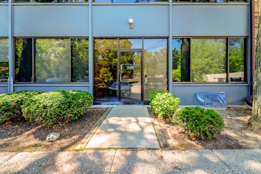 2219 Packard St, Ann Arbor, MI à vendre - Photo principale – Image 1 sur 37