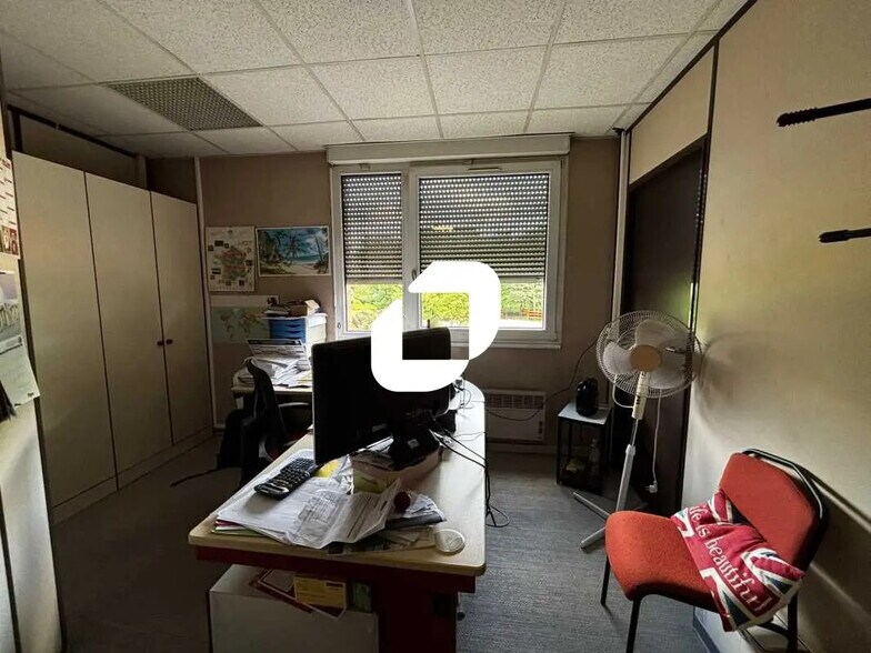 Bureau dans Évry-Courcouronnes à louer - Photo de l’immeuble – Image 3 sur 14