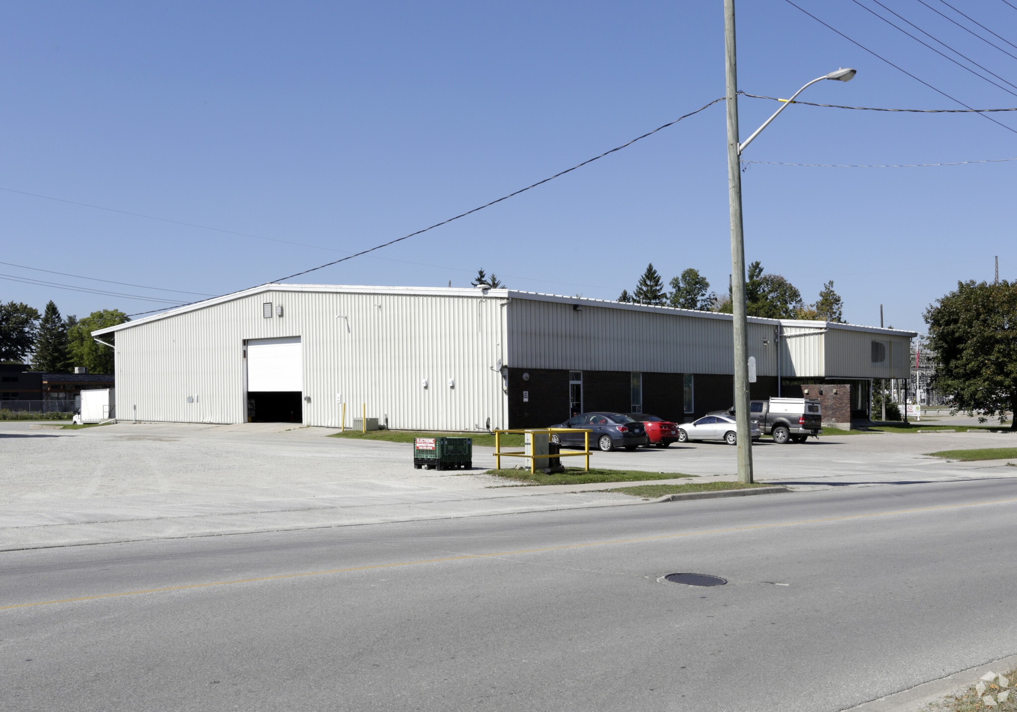 4 Patterson Rd, Barrie, ON à louer Photo principale– Image 1 sur 4