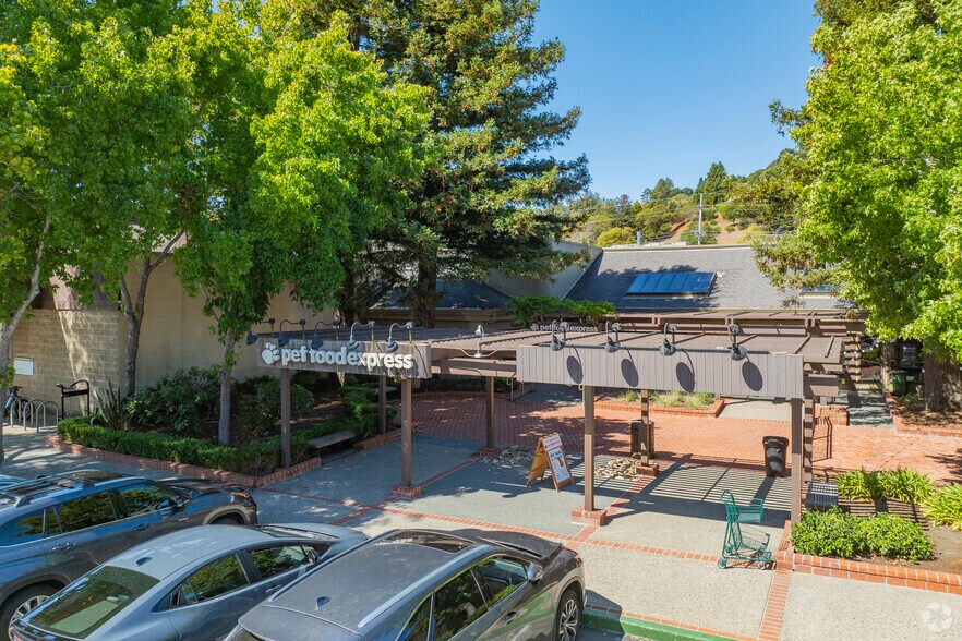 701-765 E Blithedale Ave, Mill Valley, CA à louer - Photo principale – Image 2 sur 23