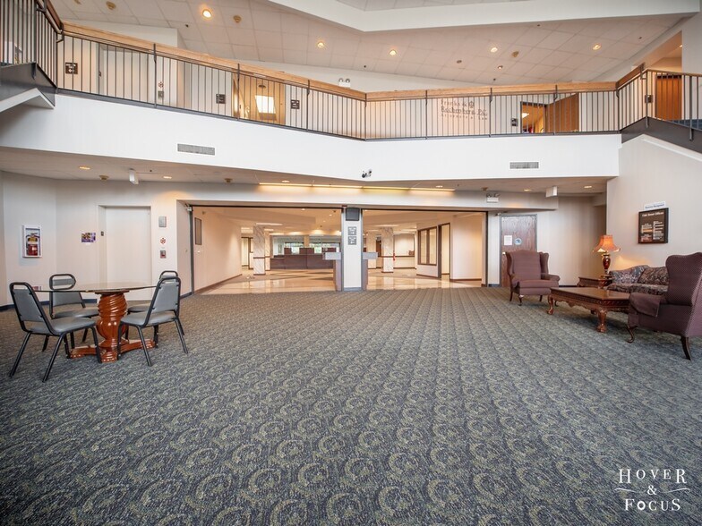 1301 Pyott Rd, Lake In The Hills, IL à louer - Photo intérieure – Image 2 sur 6