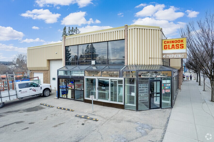 321 16 Ave NW, Calgary, AB à vendre - Photo principale – Image 1 sur 4