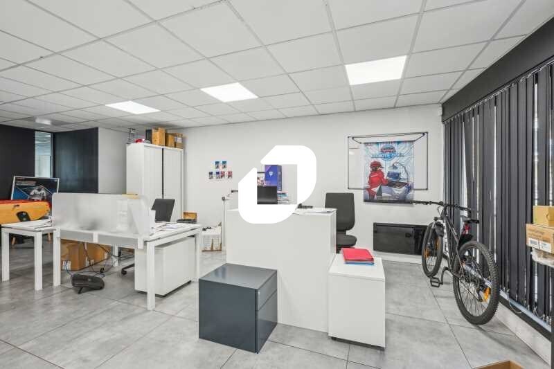 Bureau dans Levallois-Perret à louer - Photo de l’immeuble – Image 2 sur 12