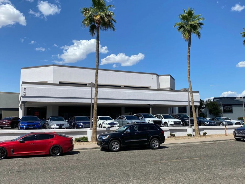8140 E Butherus Dr, Scottsdale, AZ à louer - Photo de l’immeuble – Image 1 sur 35