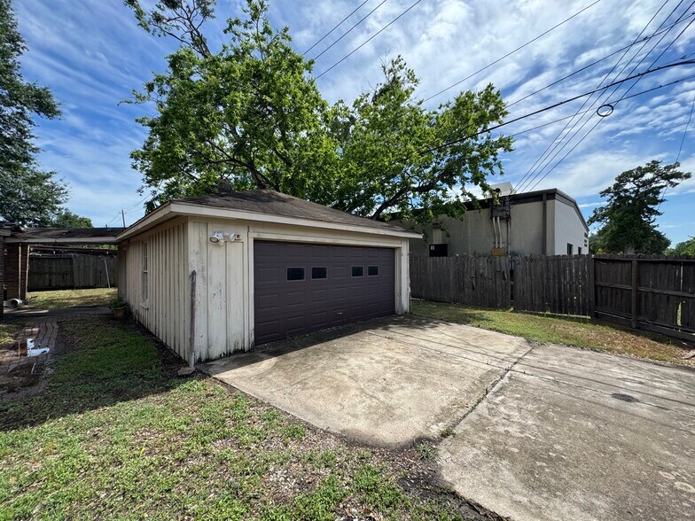 4302 Continental Dr, Houston, TX à vendre - Photo de l’immeuble – Image 3 sur 8