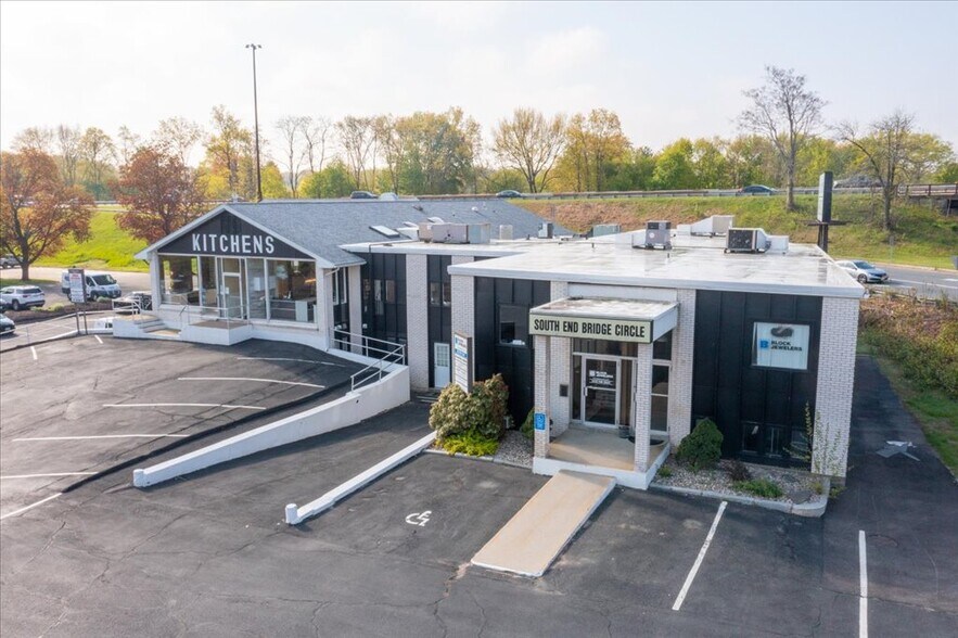 584 Meadow St, Agawam, MA à louer - Photo de l’immeuble – Image 2 sur 8
