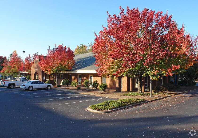 1345 Hembree Rd, Roswell, GA à vendre - Photo principale – Image 1 sur 14
