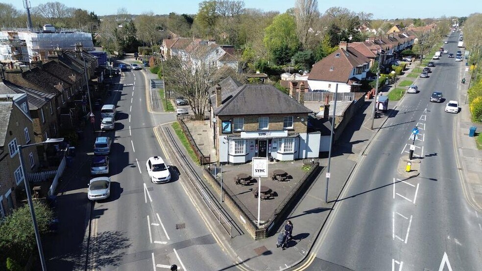 1A Rickmansworth Rd, Pinner à vendre - Photo de l’immeuble – Image 2 sur 18
