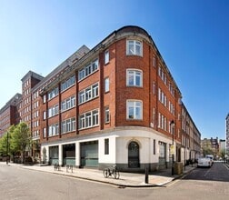 21-27 Lambs Conduit St, Londres à louer Photo de l’immeuble– Image 1 sur 2