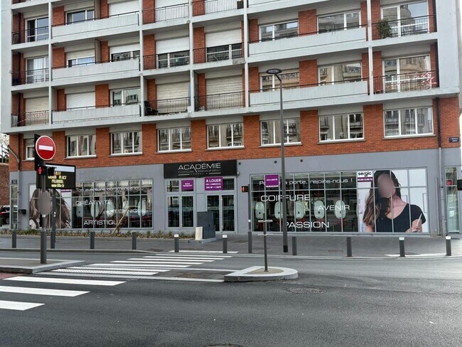 Plus de détails pour Local commercial à louer