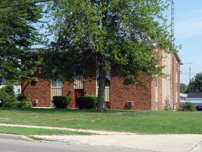 748 W Alexis Rd, Toledo, OH à vendre - Photo principale – Image 1 sur 2