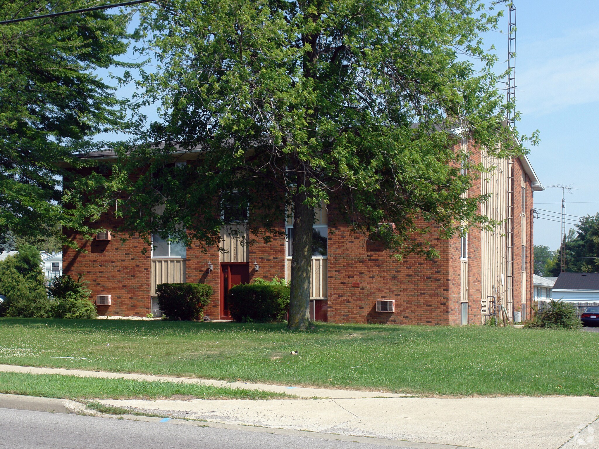 748 W Alexis Rd, Toledo, OH à vendre Photo principale– Image 1 sur 3