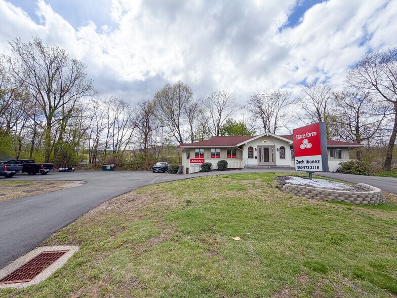 258 Middle St, Bristol, CT à vendre - Photo de l’immeuble – Image 3 sur 21
