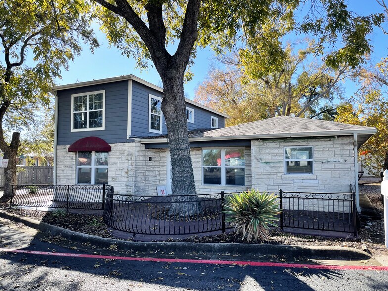 519 N Bell Blvd, Cedar Park, TX à louer - Photo de l’immeuble – Image 1 sur 14
