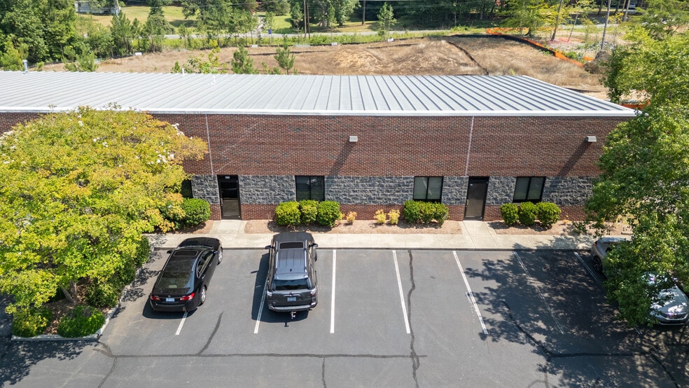 600 Meadowlands Dr, Hillsborough, NC à louer - Photo de l’immeuble – Image 2 sur 19