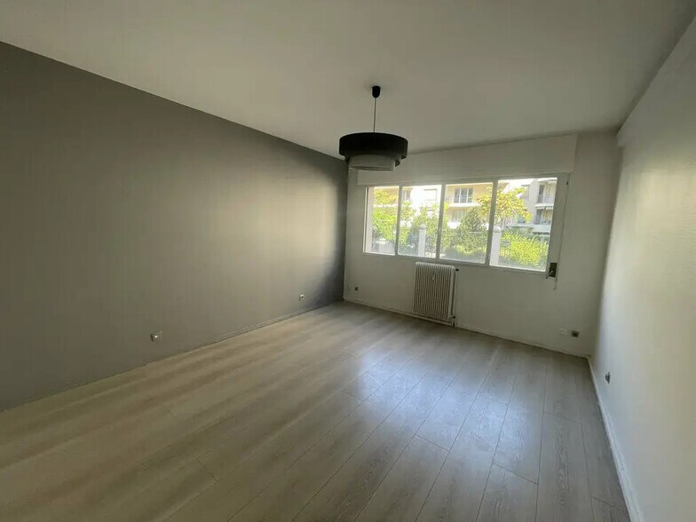 Bureau dans Lyon à louer - Photo de l’immeuble – Image 1 sur 6