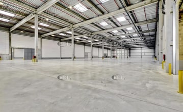 Industriel/Logistique dans Servon à louer Photo intérieure– Image 1 sur 4