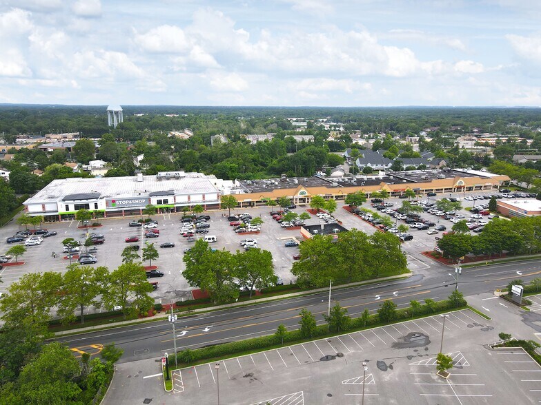 533-605 Montauk Hwy, Bay Shore, NY à louer - Photo de l’immeuble – Image 2 sur 16