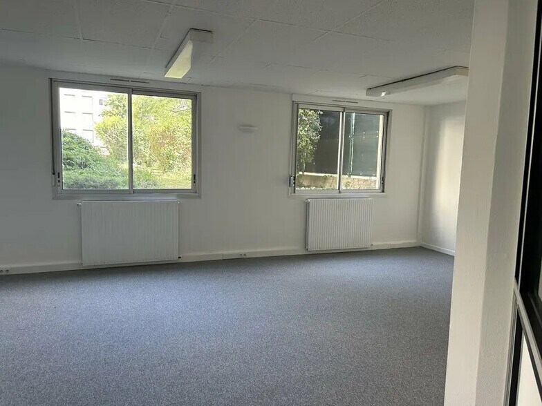 Bureau dans Lyon à louer - Photo de l’immeuble – Image 1 sur 11