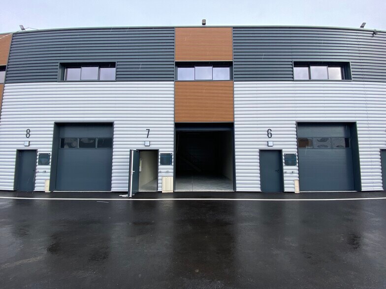 Local d’activités dans Gradignan à louer - Photo principale – Image 1 sur 5