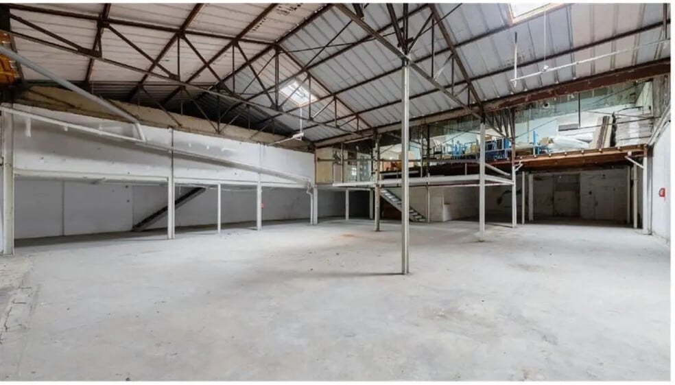 Local commercial dans Courbevoie à vendre - Photo de l’immeuble – Image 3 sur 6