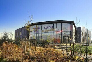 Plus de détails pour Local d'activités à louer