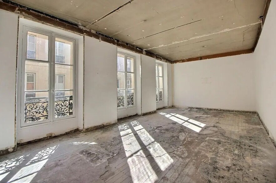 9 Rue Notre-Dame Des Victoires, Paris à vendre - Photo de l’immeuble – Image 3 sur 6