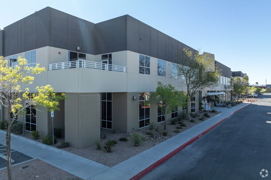 4670 S Fort Apache Rd, Las Vegas, NV à vendre - Photo de l’immeuble – Image 2 sur 9