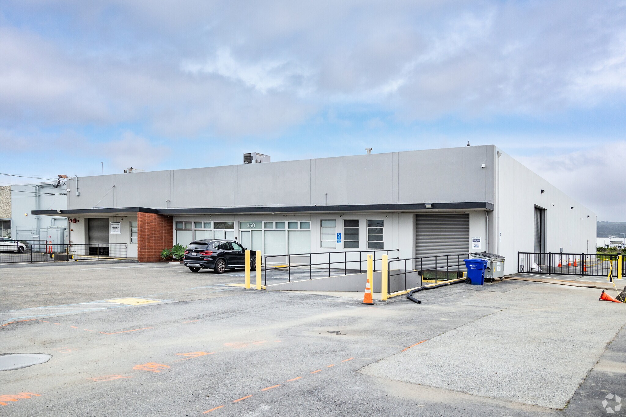 350 Harbor Way, South San Francisco, CA à louer Photo principale– Image 1 sur 6