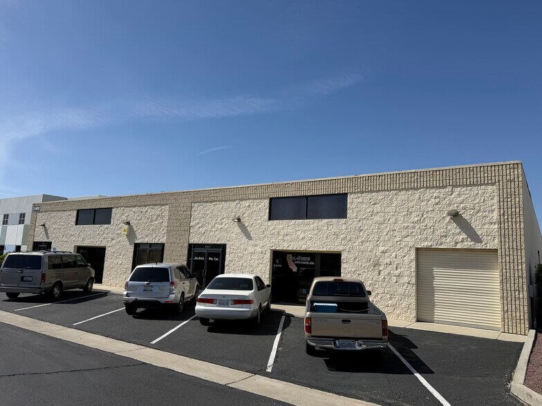 15400 Tamarack Dr, Victorville, CA à louer - Photo de l’immeuble – Image 2 sur 12