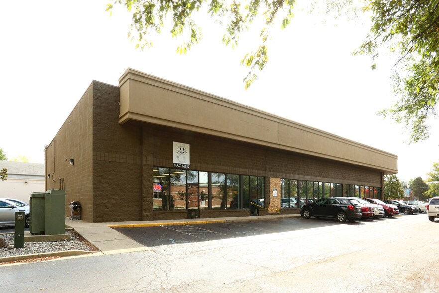 2660 E Grand River Ave, East Lansing, MI à louer - Photo de l’immeuble – Image 2 sur 3
