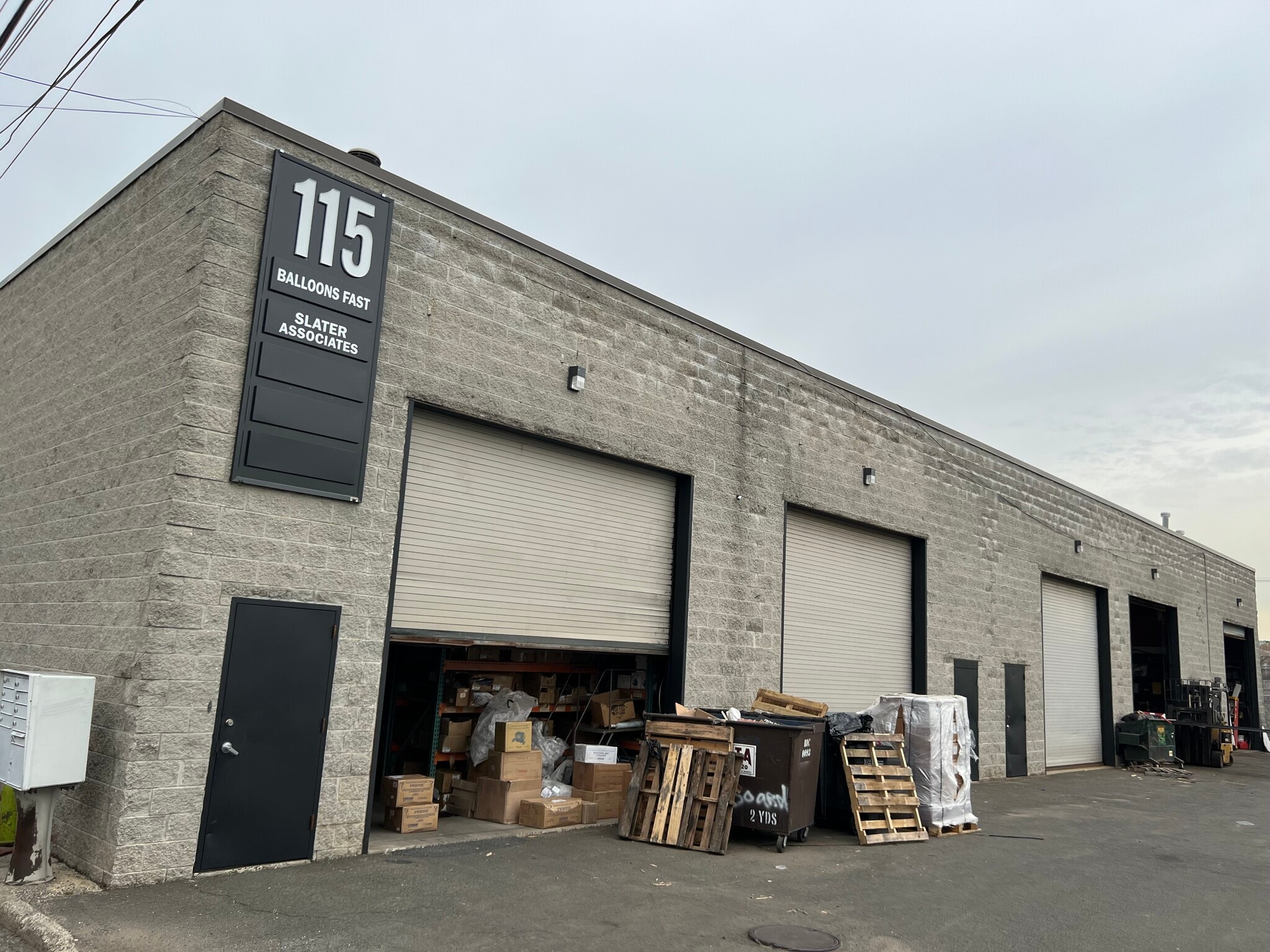115 Industrial Loop, Staten Island, NY à louer Photo de l’immeuble– Image 1 sur 3