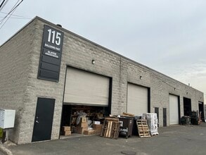 115 Industrial Loop, Staten Island, NY à louer Photo de l’immeuble– Image 1 sur 3