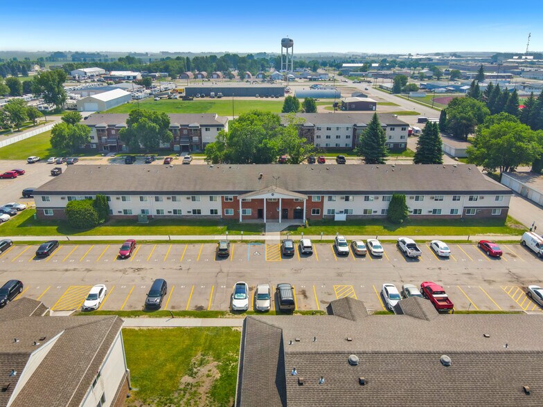 400 17th St NW, East Grand Forks, MN à vendre - Aérien – Image 2 sur 18