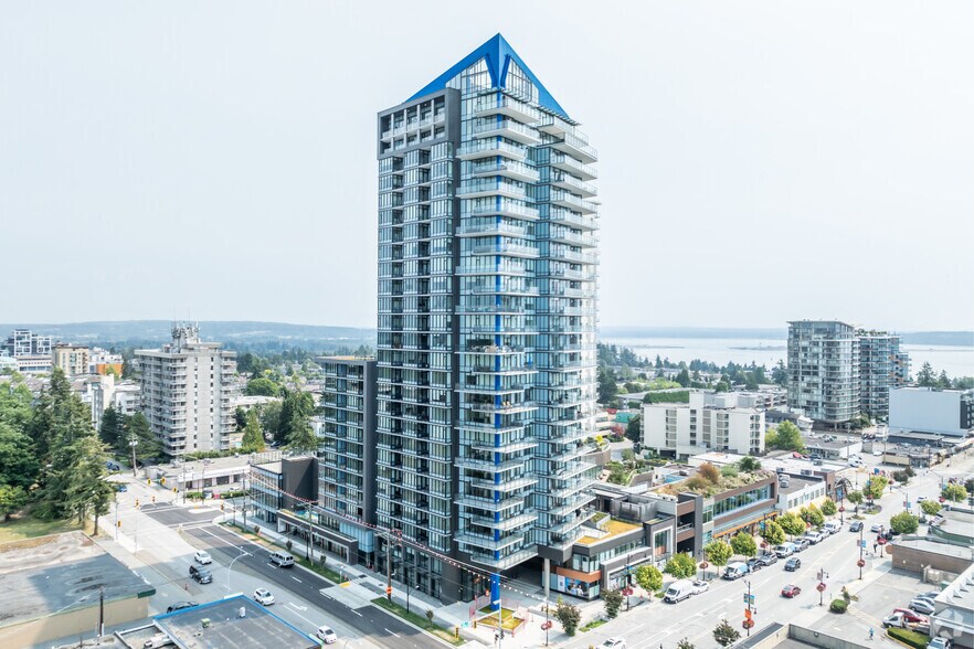 1584 Johnston Rd, White Rock, BC à louer - Photo principale – Image 1 sur 4
