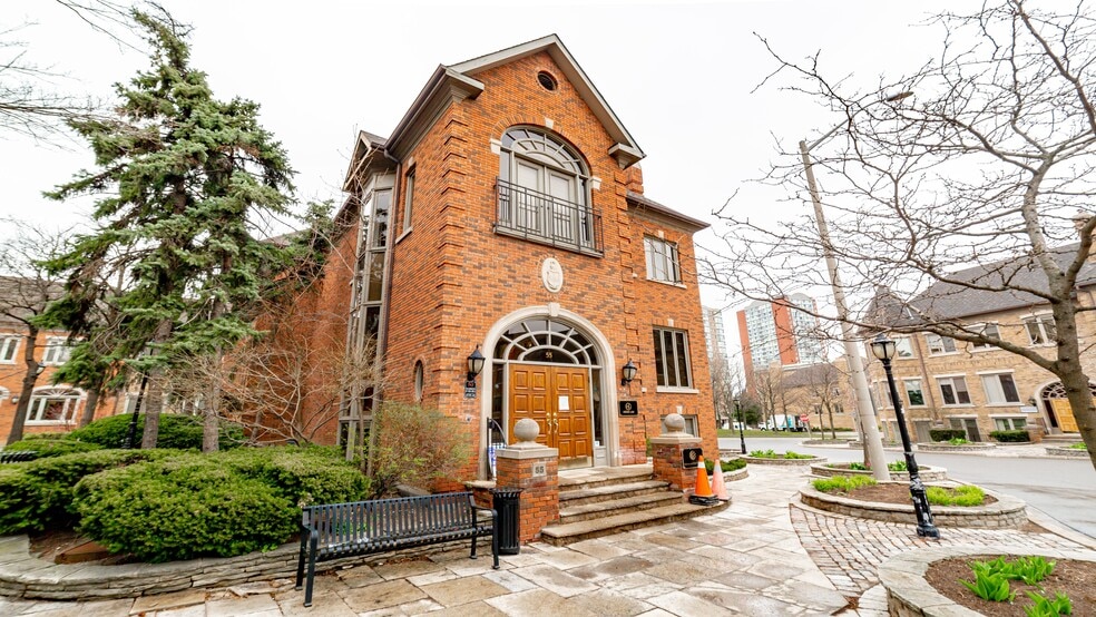 4284 Village Centre Crt, Mississauga, ON à louer - Photo de l’immeuble – Image 2 sur 3