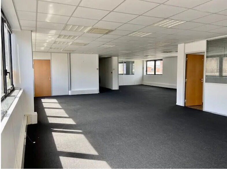 Bureau dans Boulogne-Billancourt à louer - Photo de l’immeuble – Image 2 sur 9