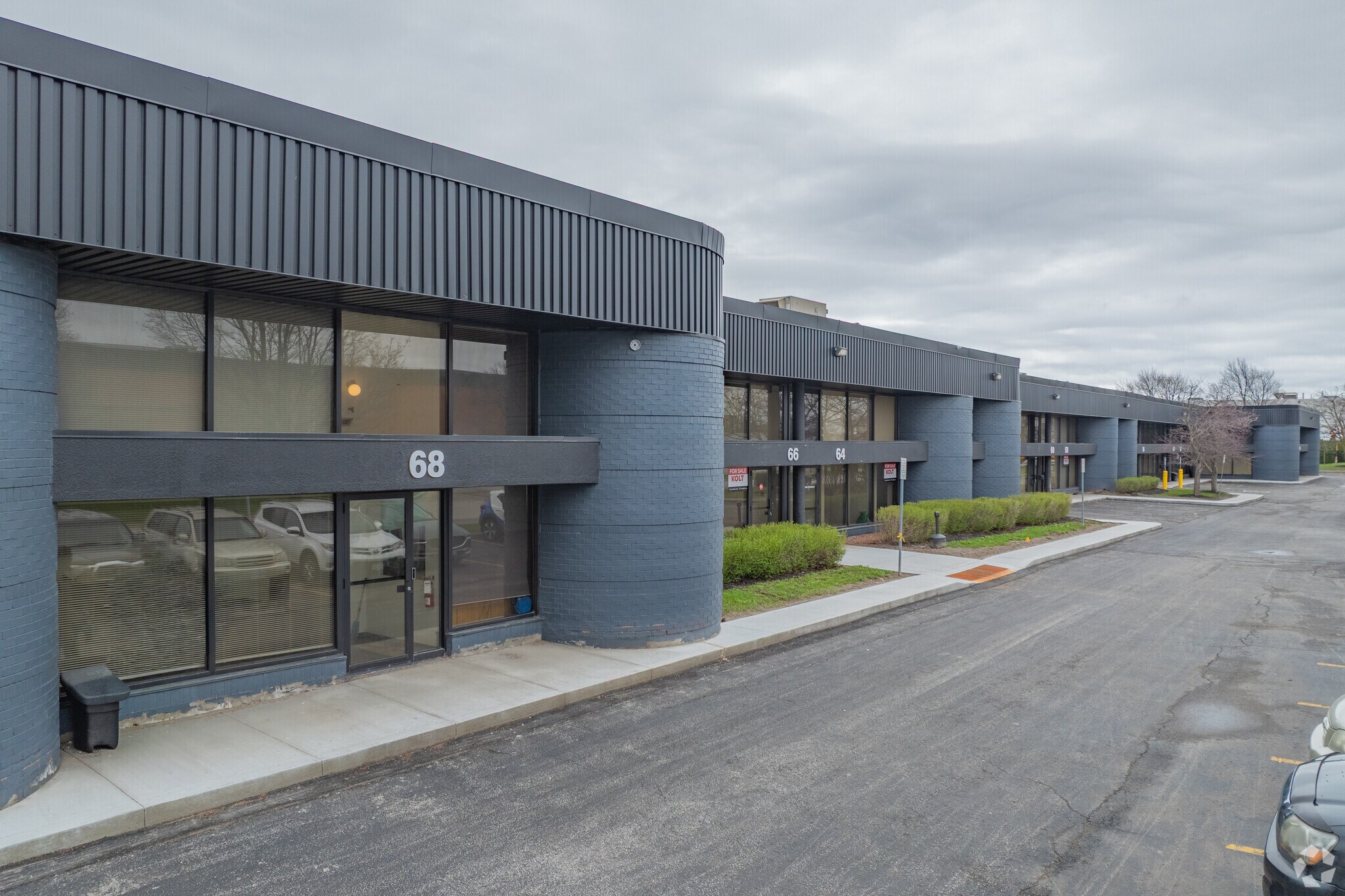 50-70 Novopharm Ct, Toronto, ON à vendre Photo de l’immeuble– Image 1 sur 26