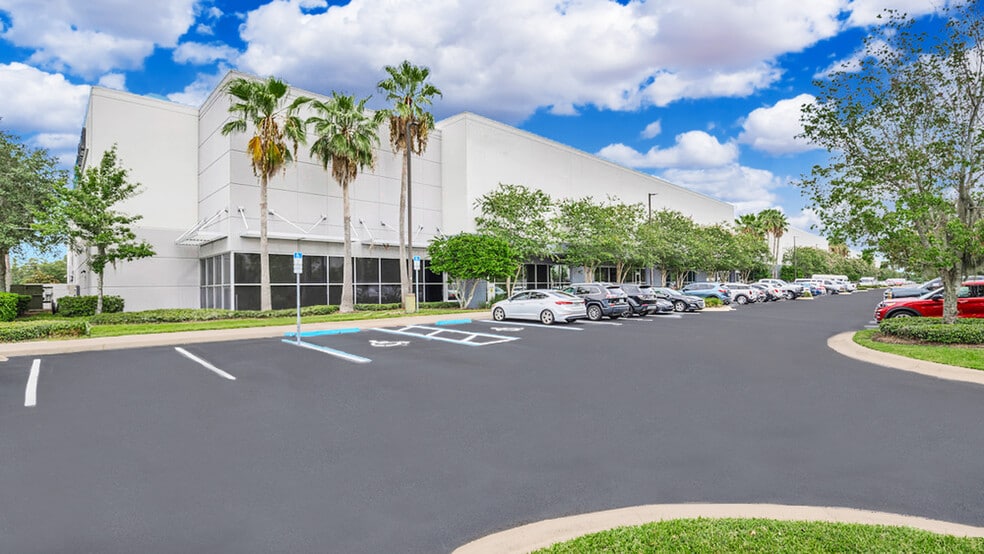 7415 Emerald Dunes Dr, Orlando, FL à louer - Photo principale – Image 1 sur 2