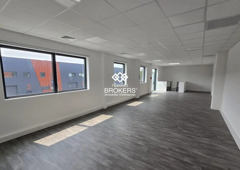 Industriel/Logistique dans SAINT-OUEN-L'AUMONE à louer - Photo intérieure – Image 2 sur 4